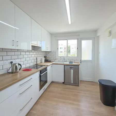 Daire Modern 2br Retreat In Sleeps 4 *