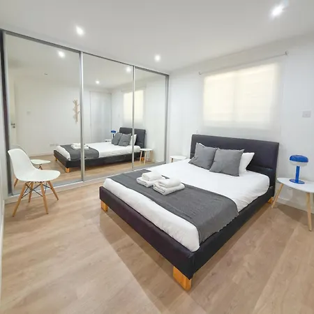 Modern 2br Retreat In Sleeps 4 Daire