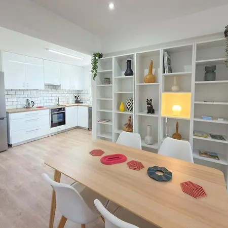Daire Modern 2br Retreat In Sleeps 4 *