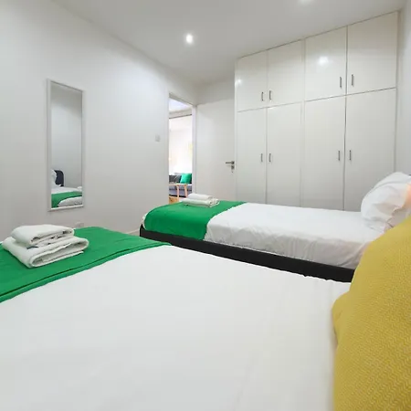 Modern 2br Retreat In Sleeps 4 Daire