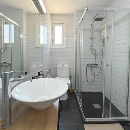 Modern 2br Retreat In Sleeps 4
